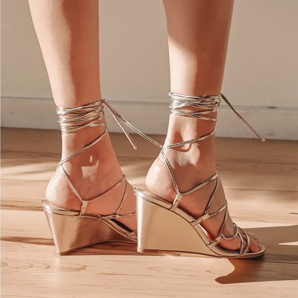 Lulus Lilyann Gold Metallic Lace-Up Wedge Sandals.  Sz 7.5